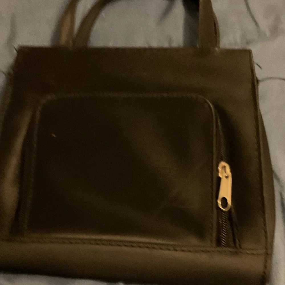 Chic Black Mini Bag with Heart Charm - Picture 3 of 6